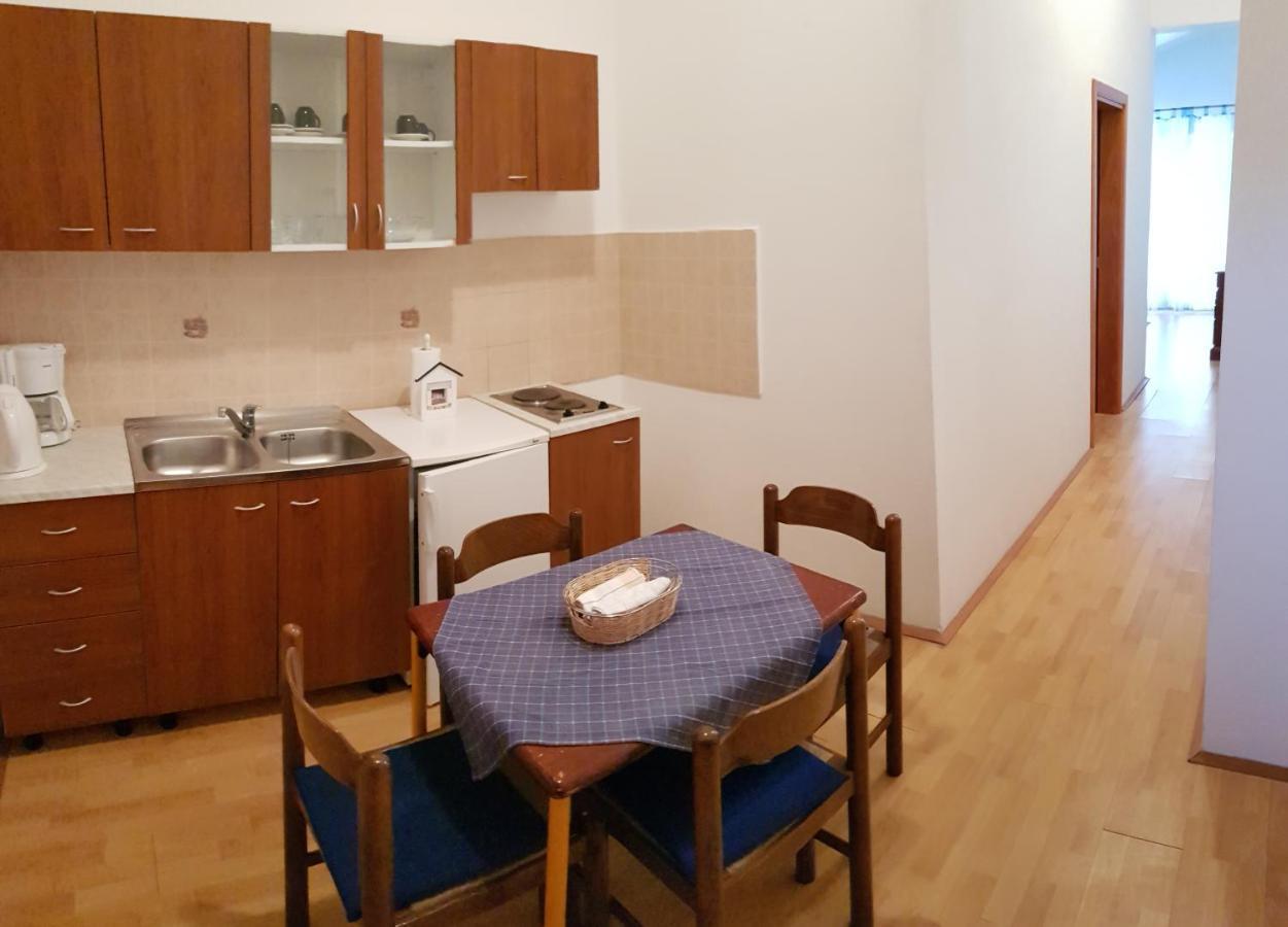 Apartments Akiki Карлобаг Екстериор снимка