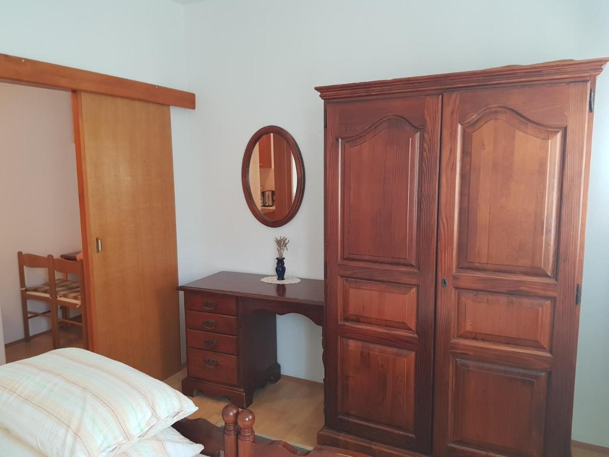 Apartments Akiki Карлобаг Екстериор снимка