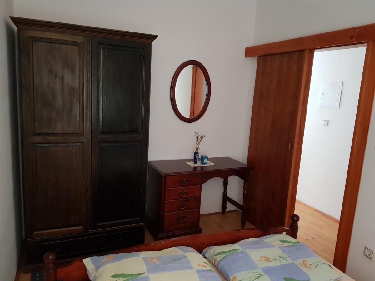 Apartments Akiki Карлобаг Екстериор снимка
