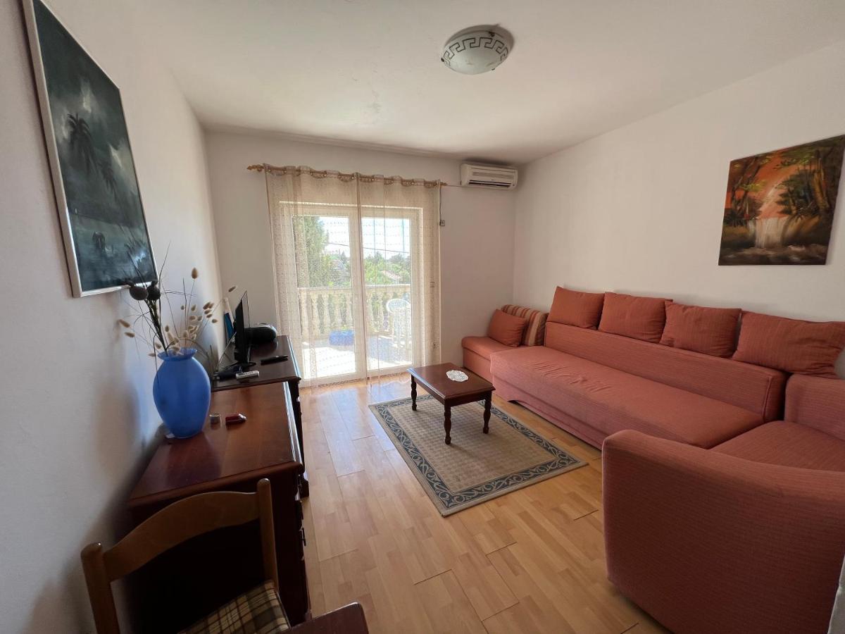 Apartments Akiki Карлобаг Екстериор снимка