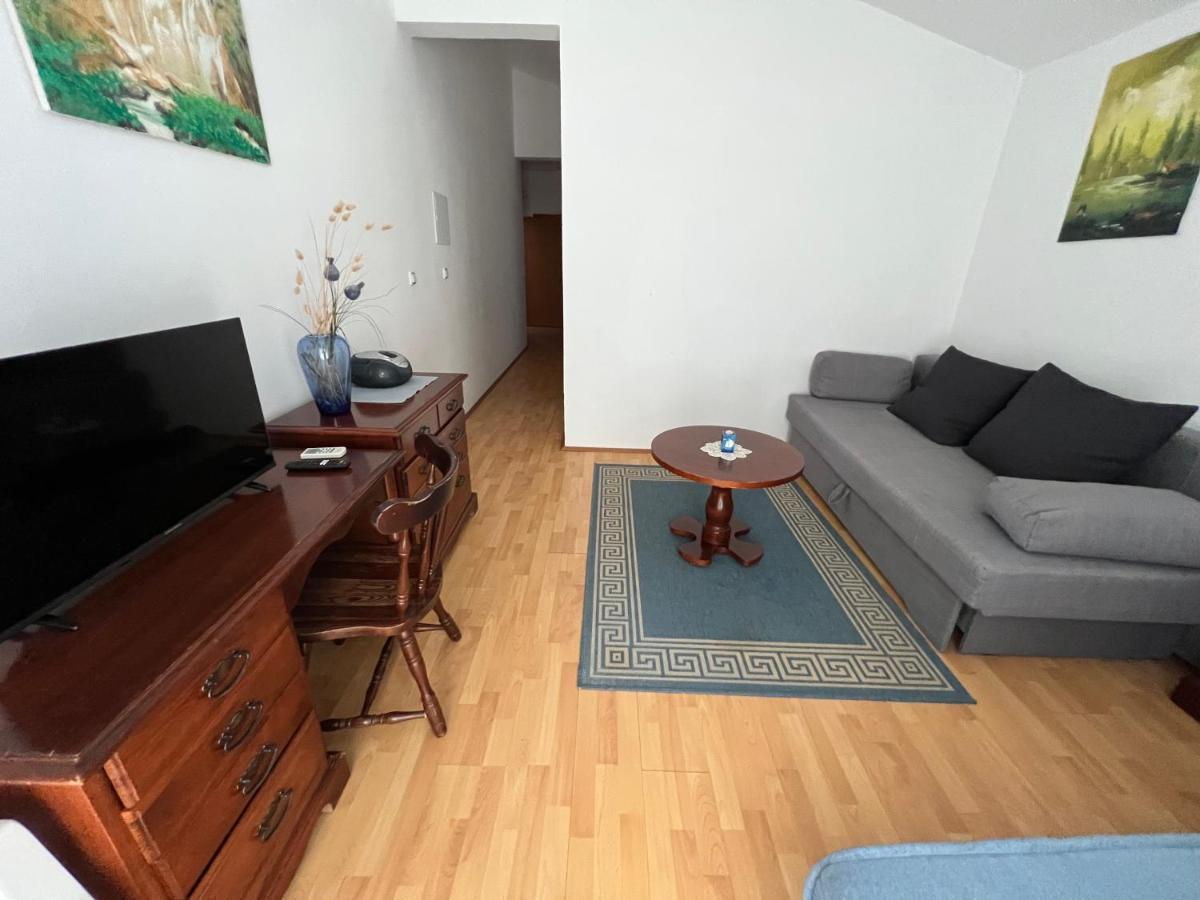 Apartments Akiki Карлобаг Екстериор снимка