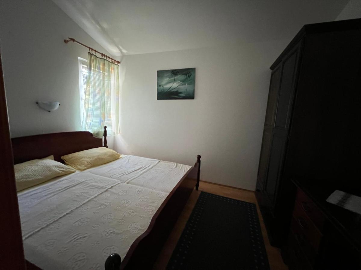 Apartments Akiki Карлобаг Екстериор снимка