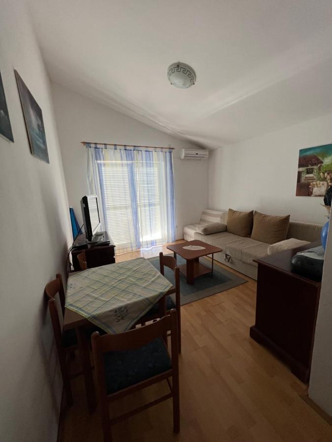 Apartments Akiki Карлобаг Екстериор снимка