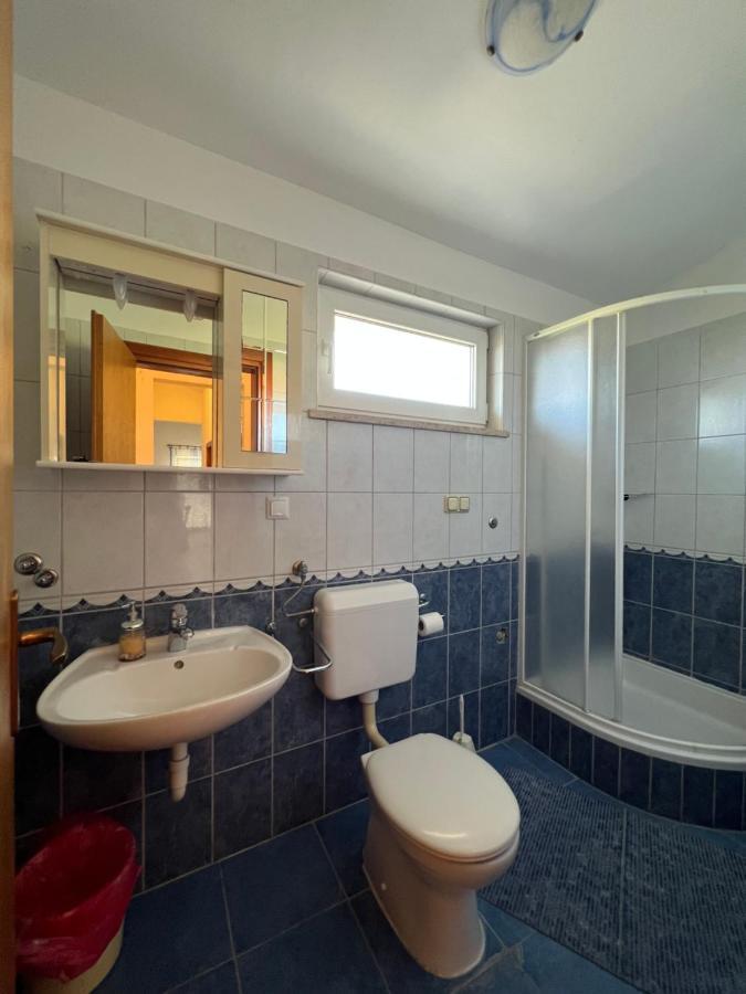 Apartments Akiki Карлобаг Екстериор снимка