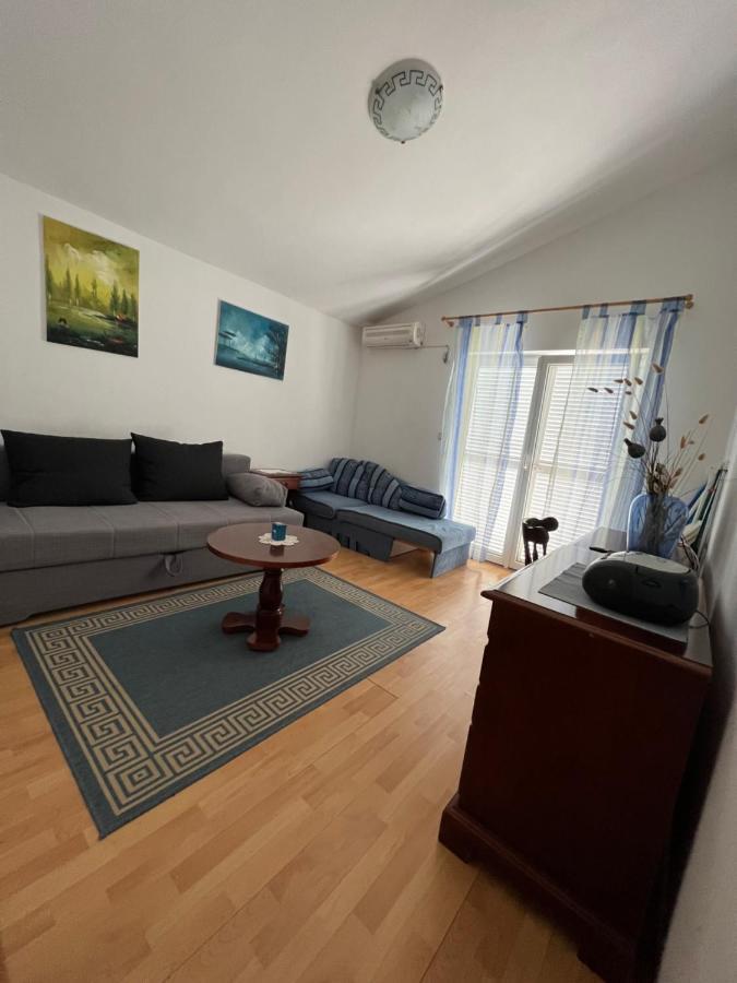 Apartments Akiki Карлобаг Екстериор снимка
