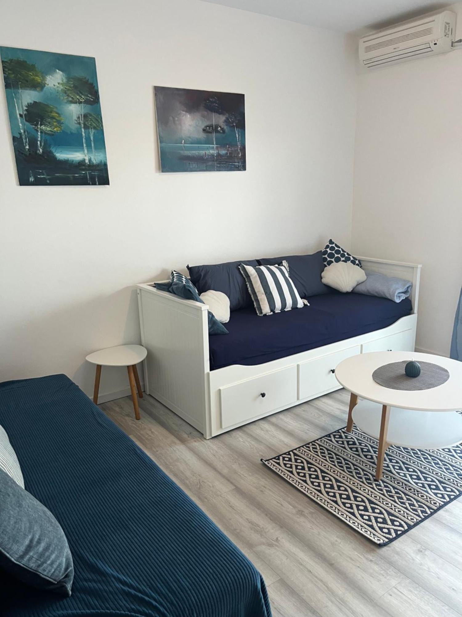 Apartments Akiki Карлобаг Екстериор снимка